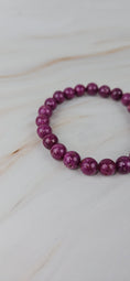 Bild in Galerie-Betrachter laden, Rubin Kugel Armband (8mm) (35rt)