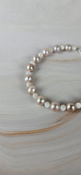 Bild in Galerie-Betrachter laden, Süßwasserperlen und Muschelperlen Armband (18s)