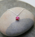 Bild in Galerie-Betrachter laden, JULY Birthstone Halskette aus Rubin und Sterlingsilber