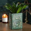 Bild in Galerie-Betrachter laden, Grüne Vase "Green Witch - Book of Spells