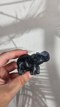 Bild in Galerie-Betrachter laden, Fluorit Elefant in Grün/Lila/Blau (19flf)