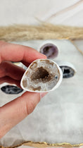 Bild in Galerie-Betrachter laden, Mystery Achat Geode S