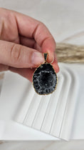 Bild in Galerie-Betrachter laden, Druzy Geode Kettenanhänger in Gold (24koo)