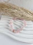 Bild in Galerie-Betrachter laden, Rosenquarz Splitterarmband (8qua)