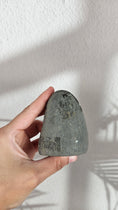 Bild in Galerie-Betrachter laden, Amethyst Cut Base aus Brasilien in hell Lila (29wy)