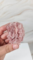 Bild in Galerie-Betrachter laden, Pink Halite (76ite)