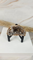Bild in Galerie-Betrachter laden, Achat Geode mit Stand (28kk)