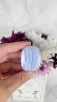 Bild in Galerie-Betrachter laden, Blue Lace Achat Handstein (19lss)