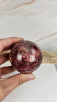 Bild in Galerie-Betrachter laden, Rhodonit Kugel (69nit)