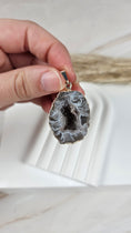 Bild in Galerie-Betrachter laden, Druzy Geode Kettenanhänger in Silber (24hss)