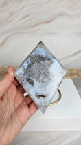 Bild in Galerie-Betrachter laden, Druzy Achat Diamant mit Stand (66dhj)