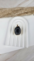 Bild in Galerie-Betrachter laden, Druzy Geode Kettenanhänger in Gold (24koo)