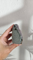 Bild in Galerie-Betrachter laden, Amethyst Cut Base aus Brasilien in hell Lila (29wy)