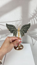 Bild in Galerie-Betrachter laden, Pyrit Schmetterling (48py)