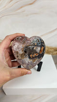 Bild in Galerie-Betrachter laden, Druzy Pink Amethyst Herz mit Stand (49kk)