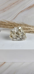 Bild in Galerie-Betrachter laden, Golden Mica (Muskovit) Rohstein (18hj)
