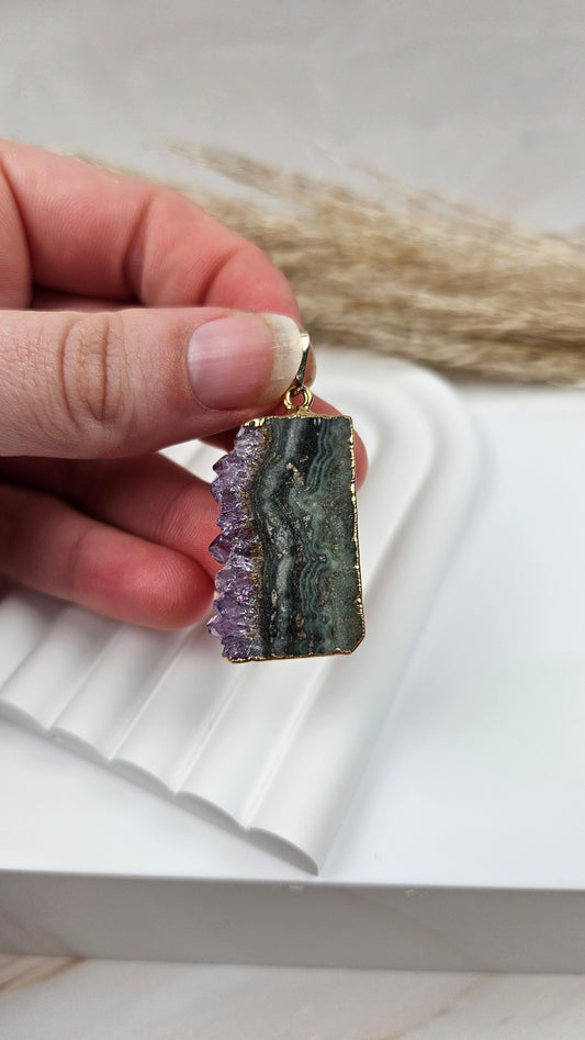 Amethyst Achat Kettenanhänger in Gold (18zt)