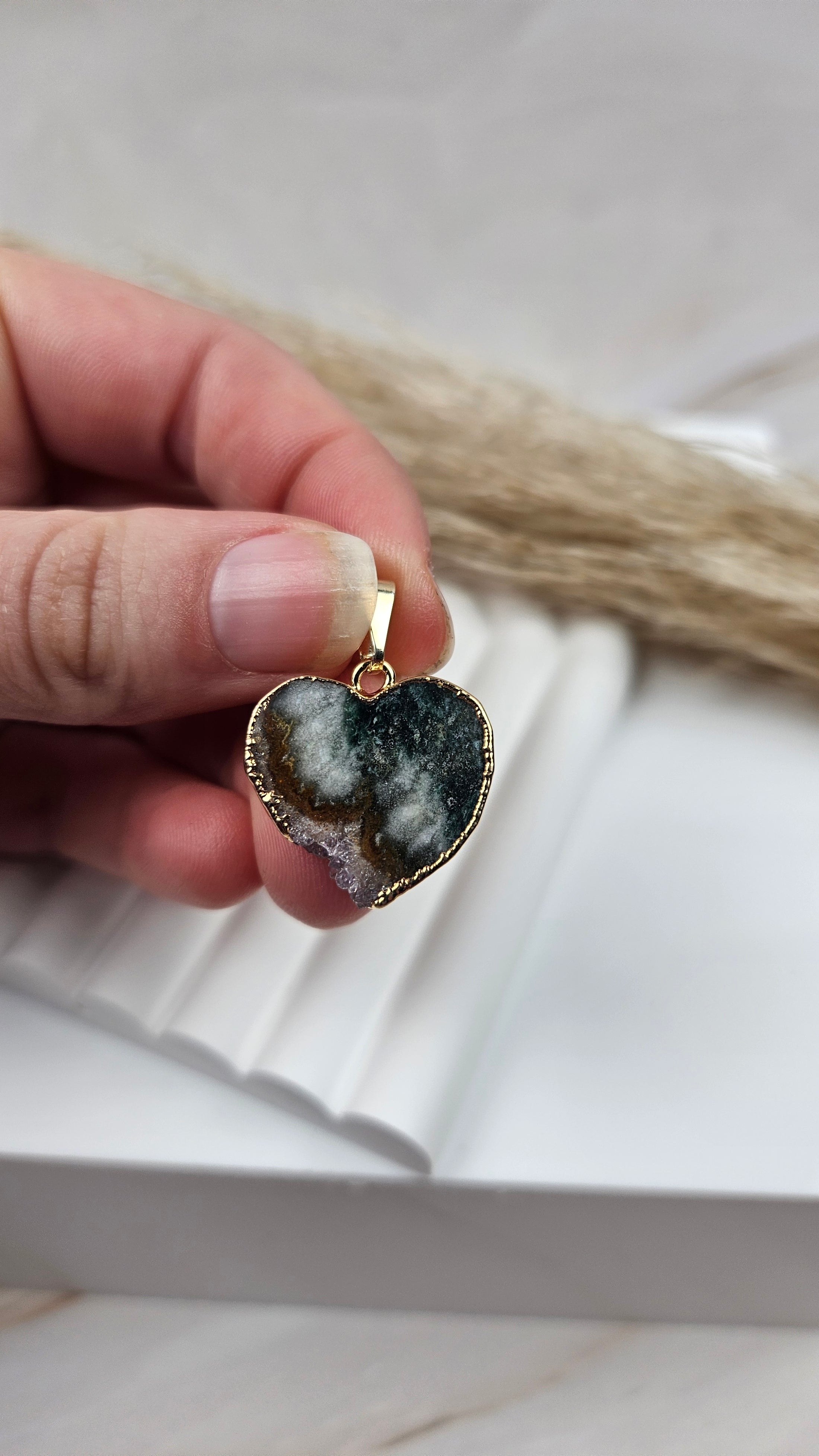 Amethyst Achat Herz Kettenanhänger in Gold (22hff)