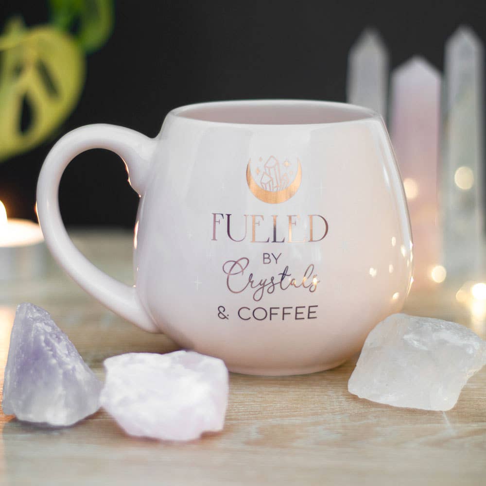 Tasse "Fueled by Crystals and Coffee"