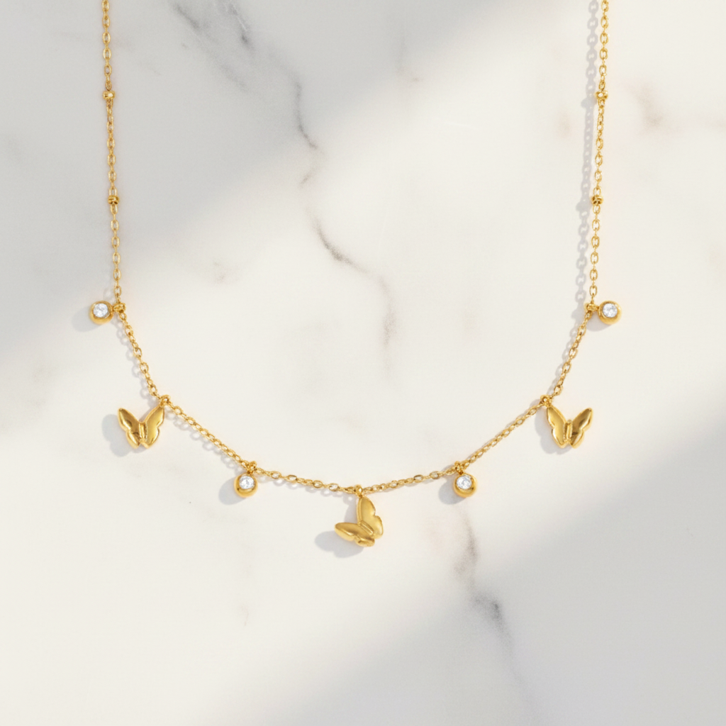 Halskette mit Schmetterlingsanhängern