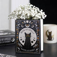 Bild in Galerie-Betrachter laden, Schwarze buchförmige Blumenvase " Book of Spells - Magick Cat Energy"
