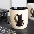 Bild in Galerie-Betrachter laden, Sitzende Magick Schwarze Katzen-Tasse
