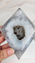 Bild in Galerie-Betrachter laden, Druzy Achat Diamant mit Stand (66dhj)
