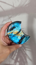 Bild in Galerie-Betrachter laden, Flashy Labradorit Mond mit Stand (59lb)
