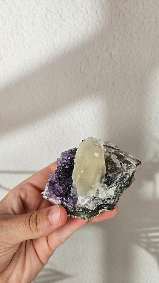 Amethyst Cluster mit Calcit aus Brasilien (64tw)