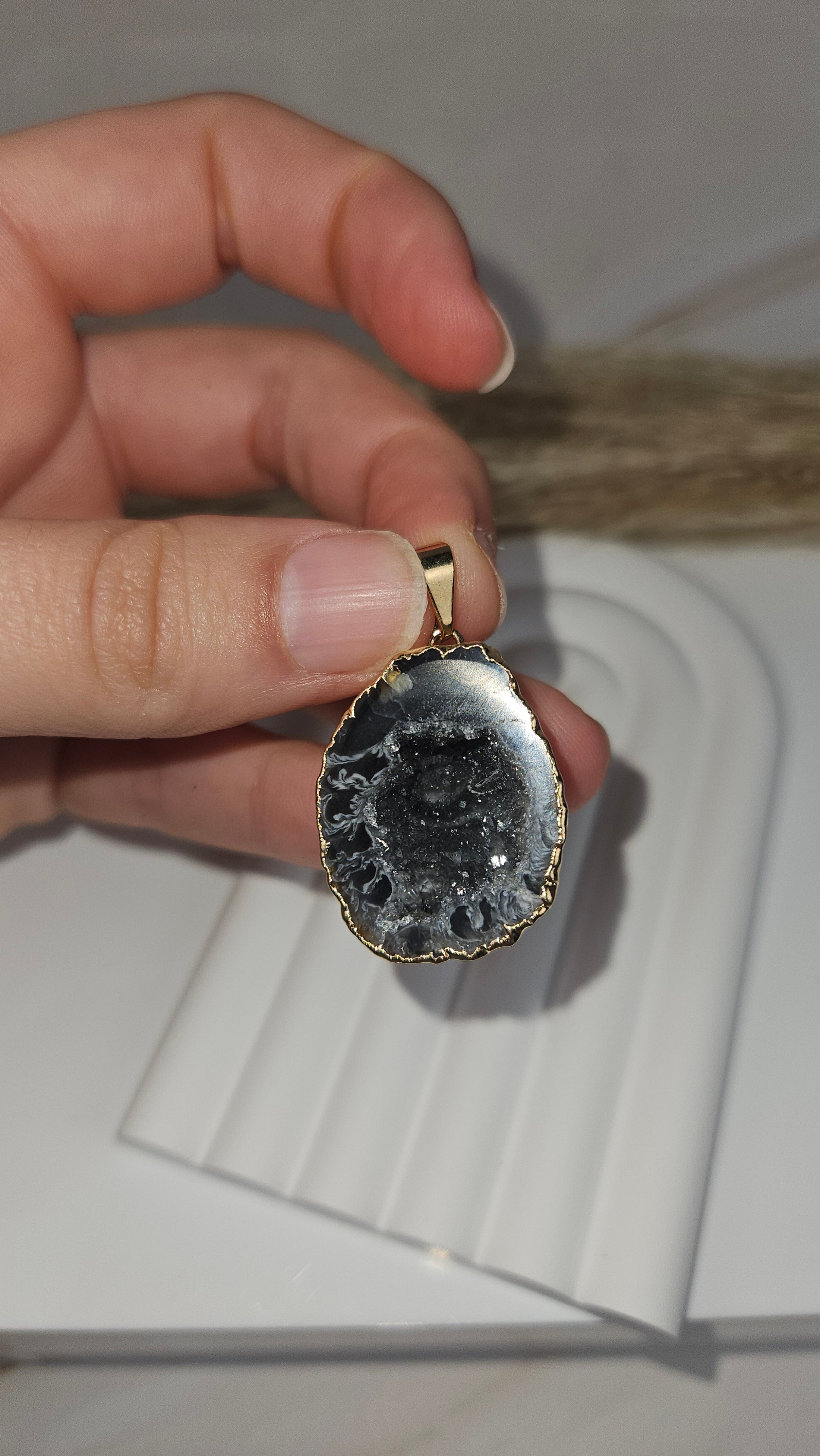 Druzy Geode Kettenanhänger in Gold (24koo)