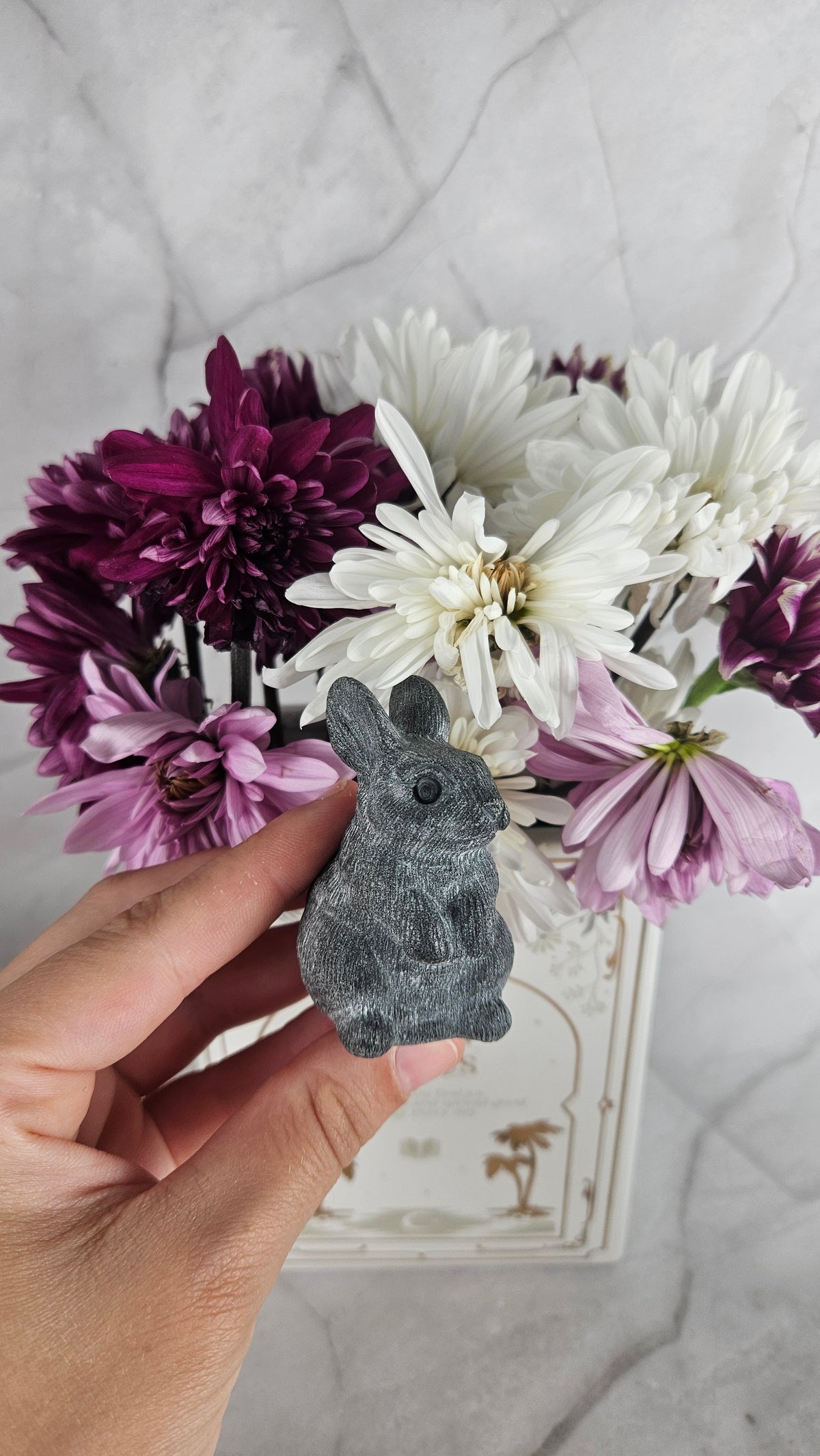 Obsidian Hase sitzend (20si)