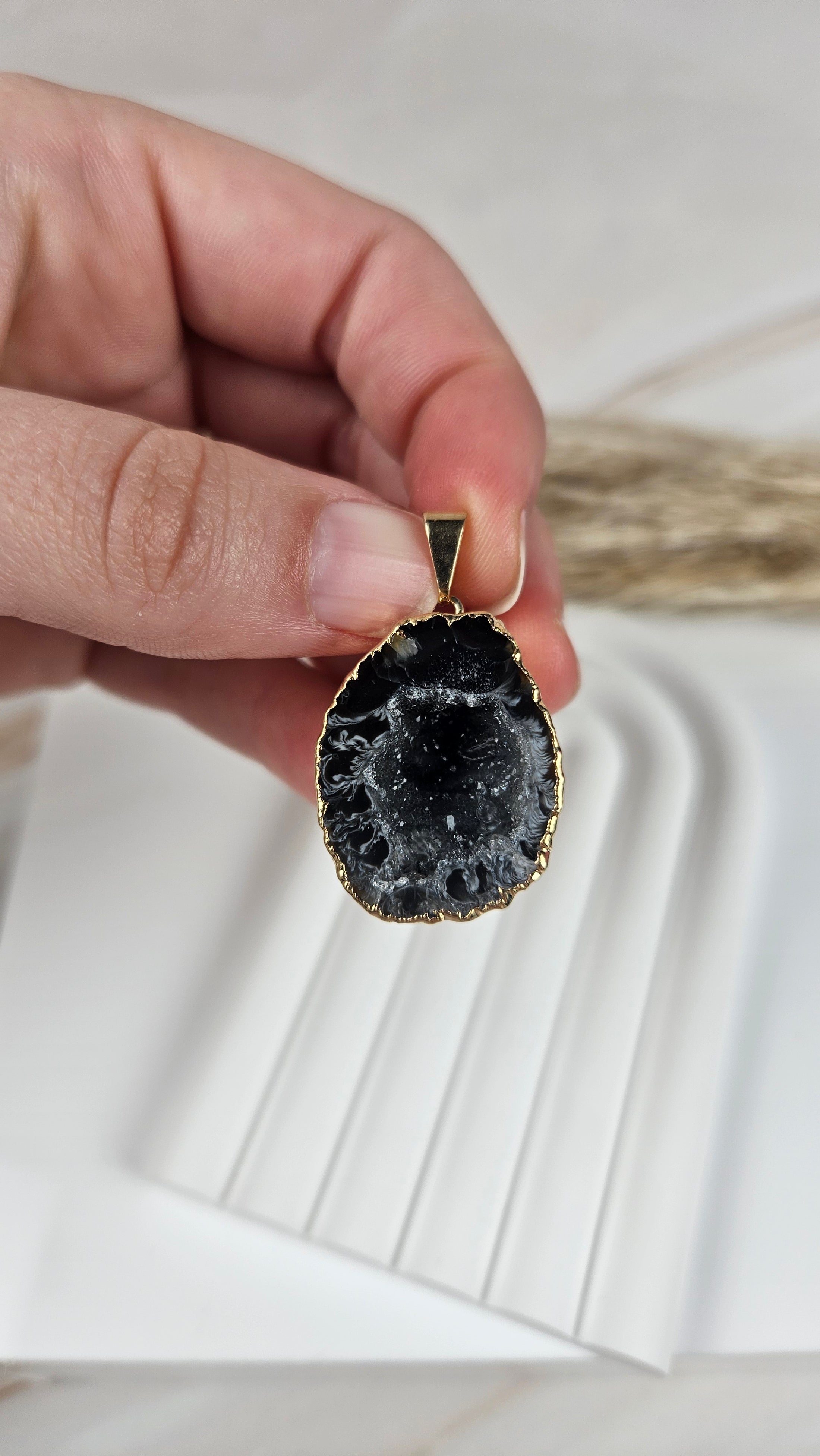 Druzy Geode Kettenanhänger in Gold (24koo)