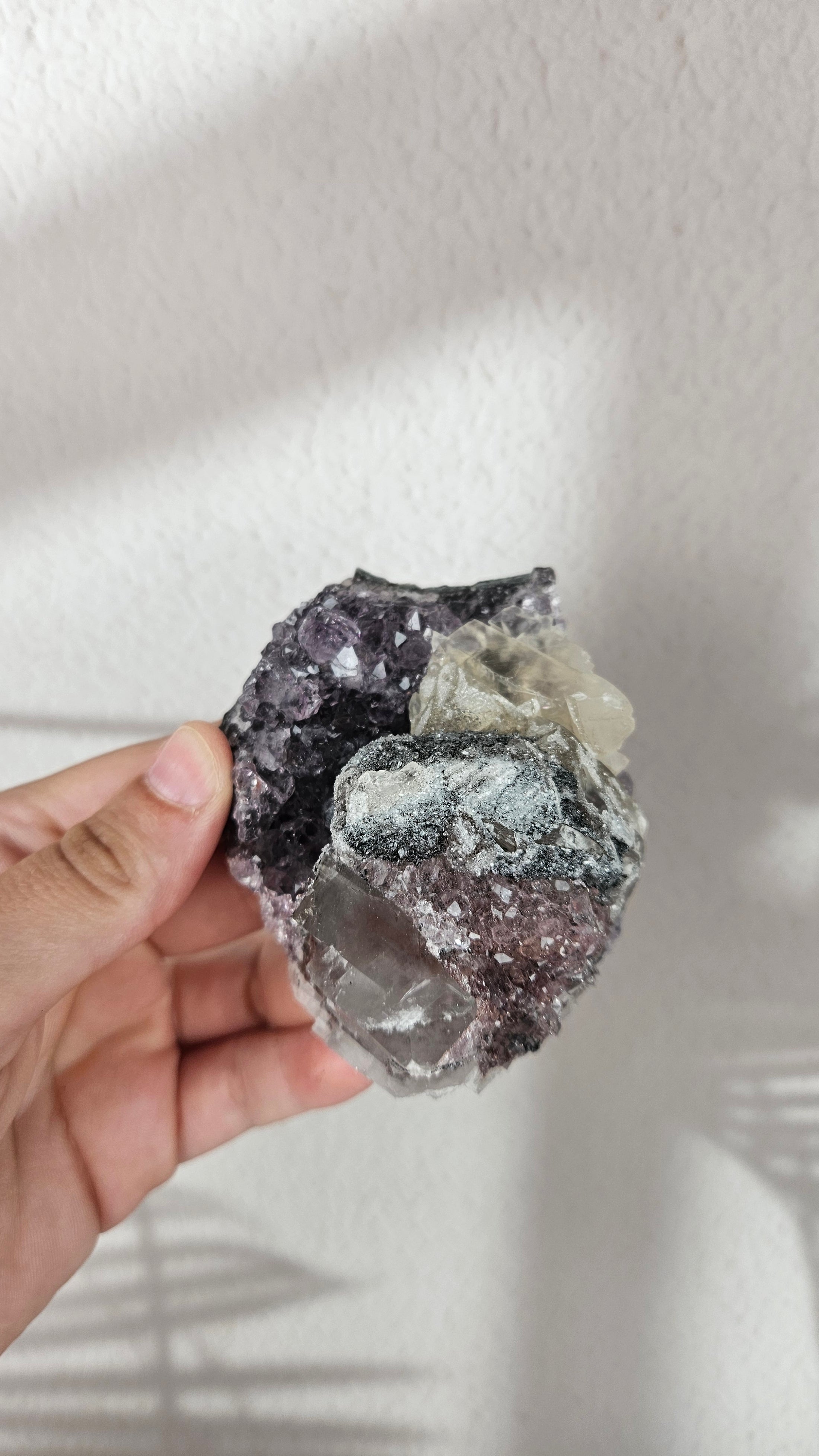 Amethyst Cluster mit Calcit aus Brasilien (64oo)