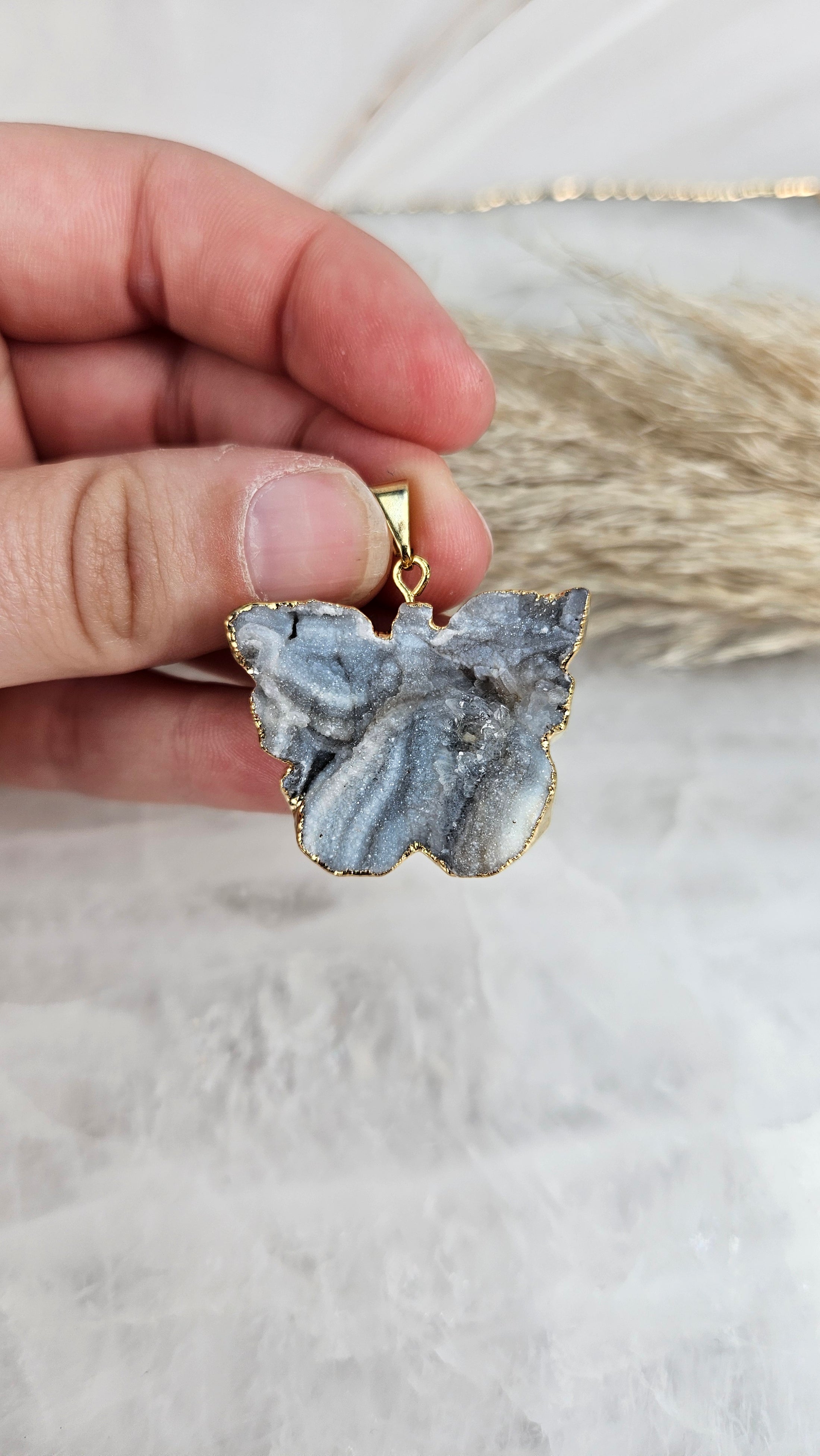 Chalcedon Schmetterling Kettenanhänger in Gold (18ff)