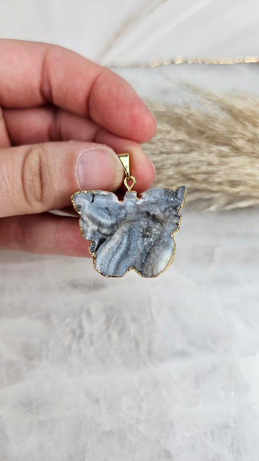 Chalcedon Schmetterling Kettenanhänger in Gold (18ff)