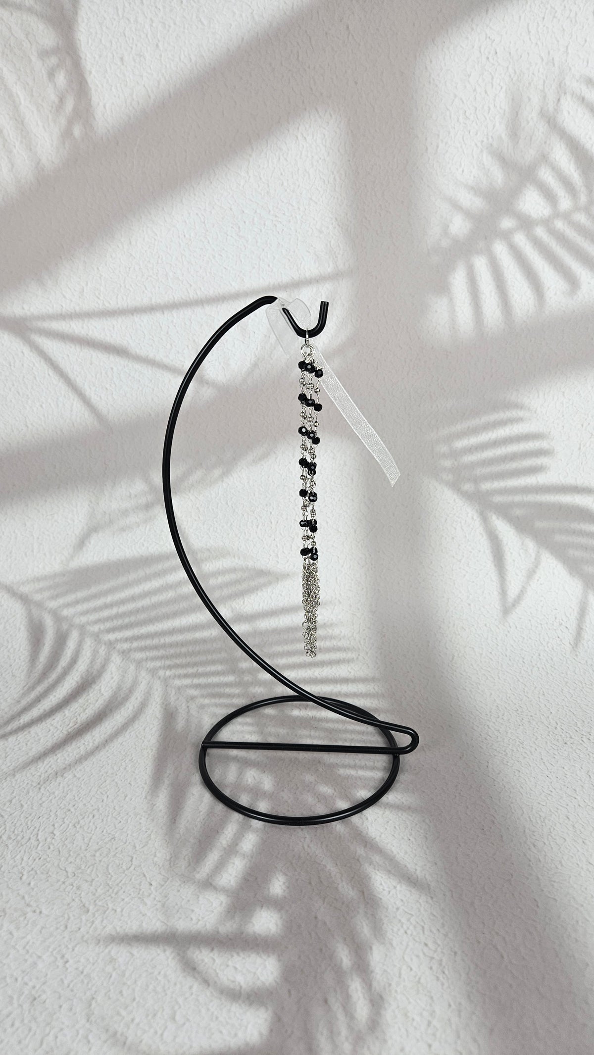 Kugelständer mit Hängekette in Schwarz (19ss)
