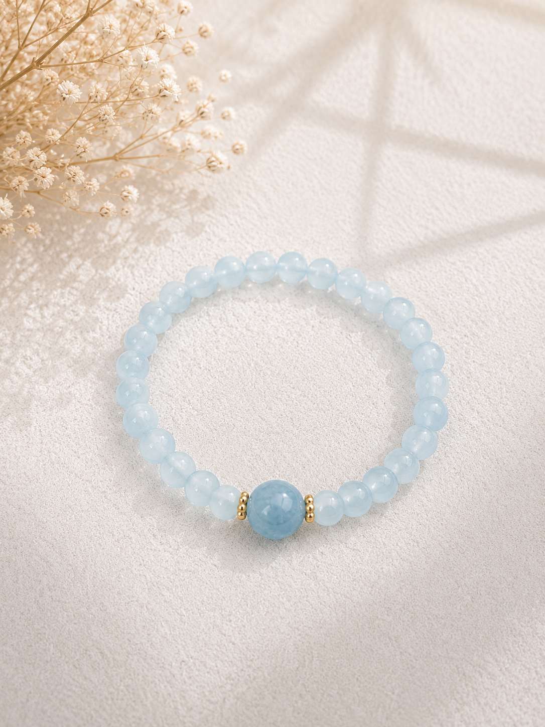 Aquamarin Kugelarmband mit Gold Details (24aqm)