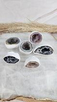 Bild in Galerie-Betrachter laden, Mystery Achat Geode
