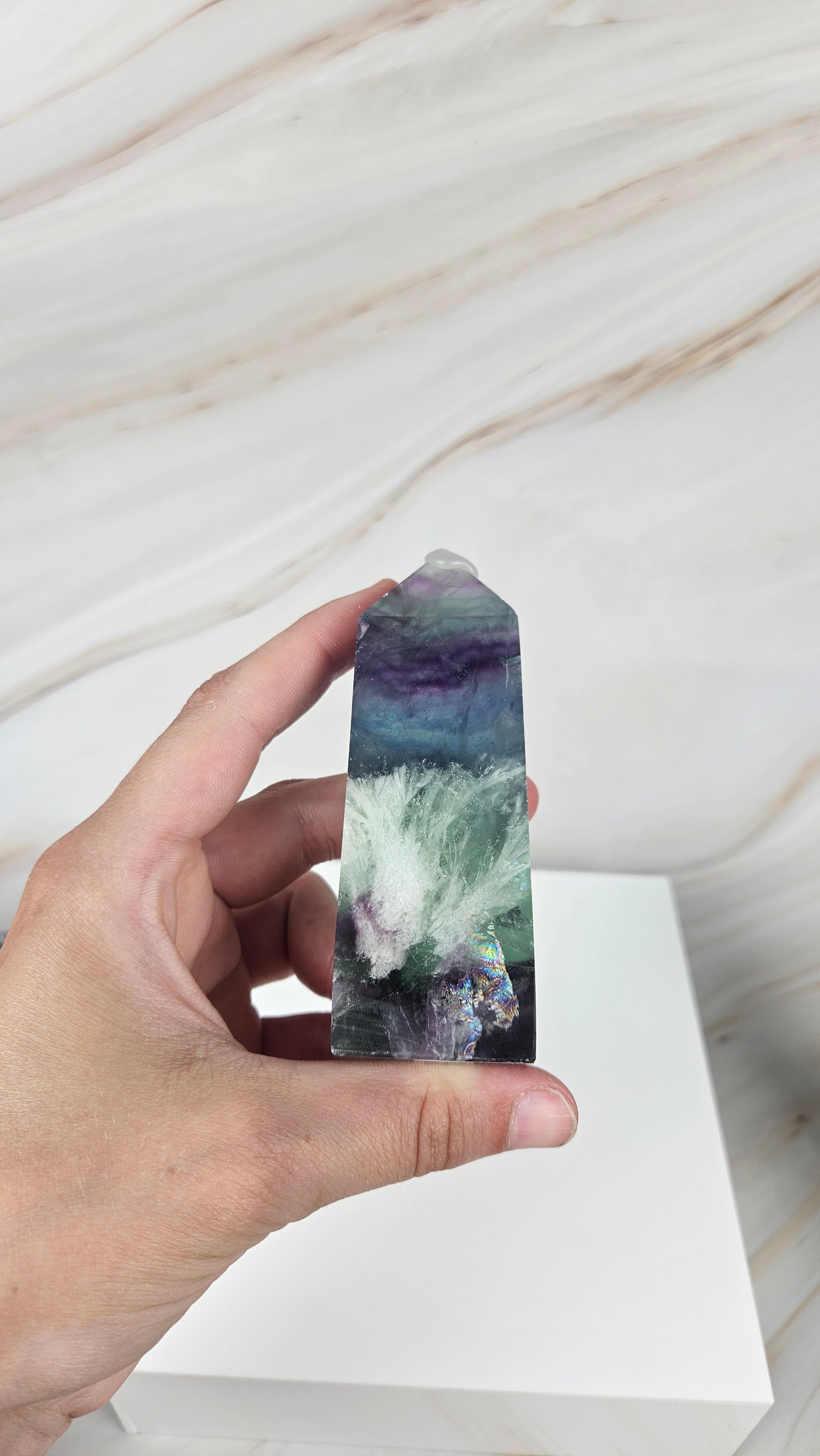 Federfluorit Turm mit Regenbogen (28ved) (B-Ware)