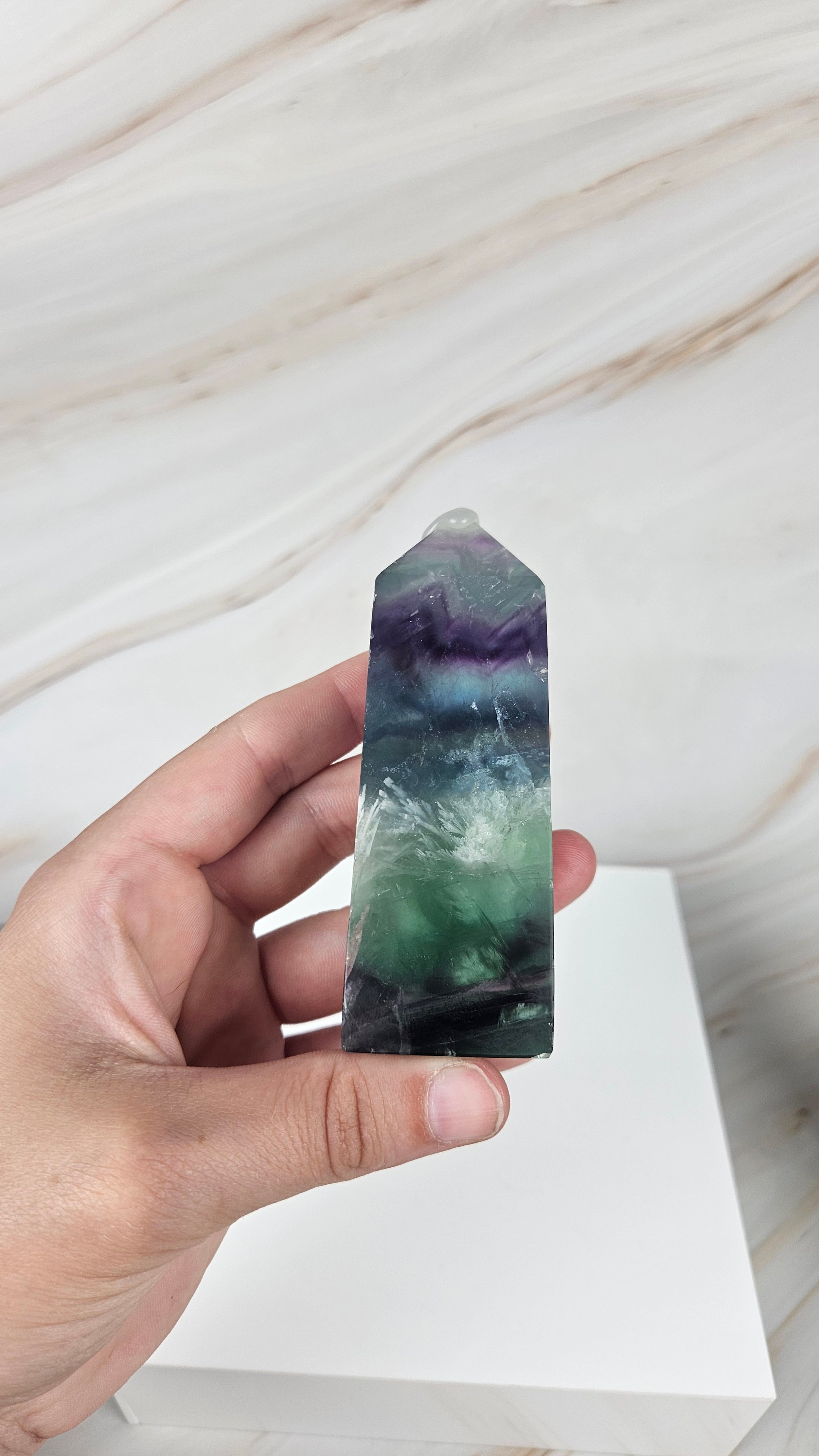 Federfluorit Turm mit Regenbogen (28ved) (B-Ware)