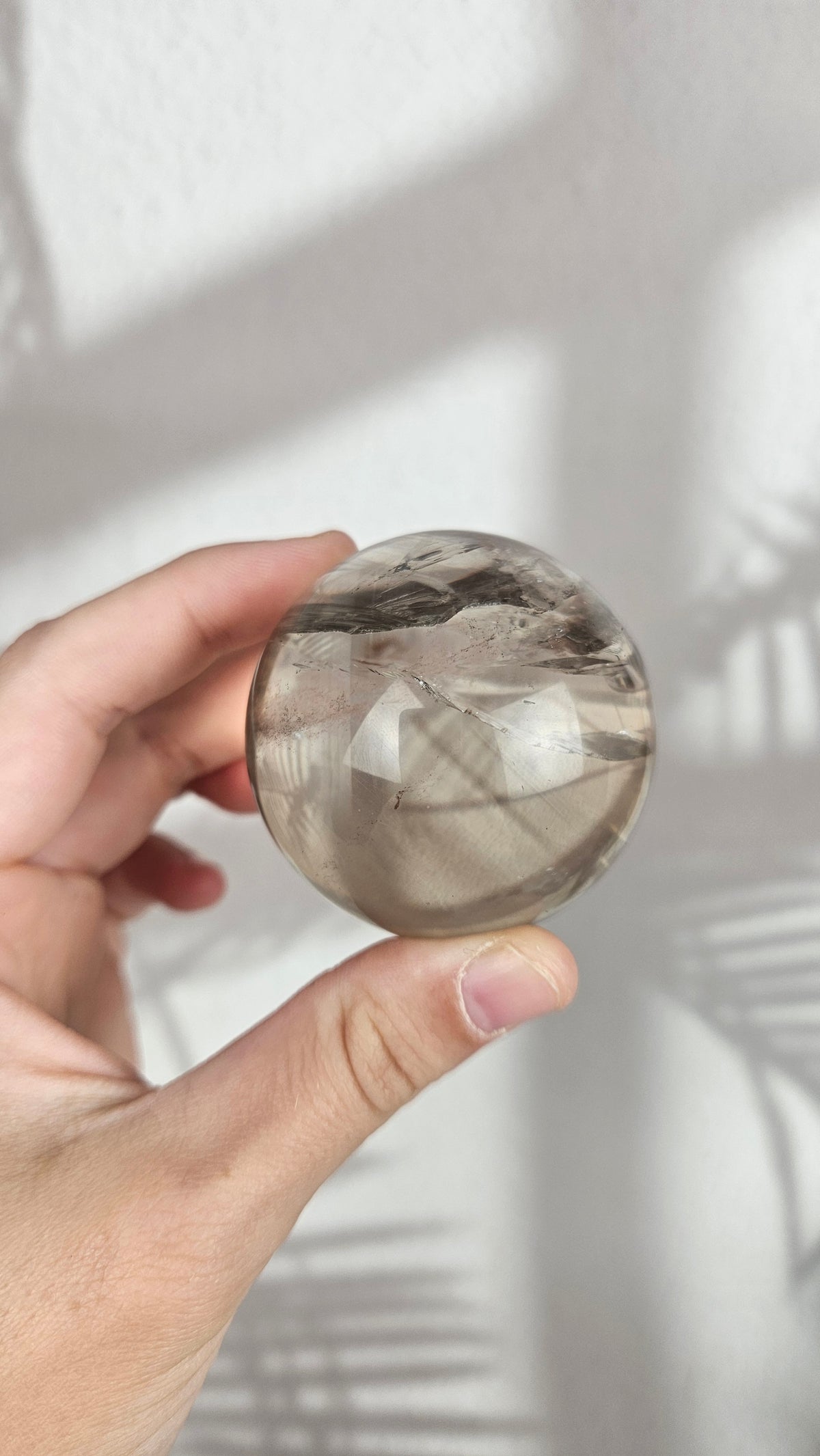 Rauchquarz Kugel mit Phantom (59ra)