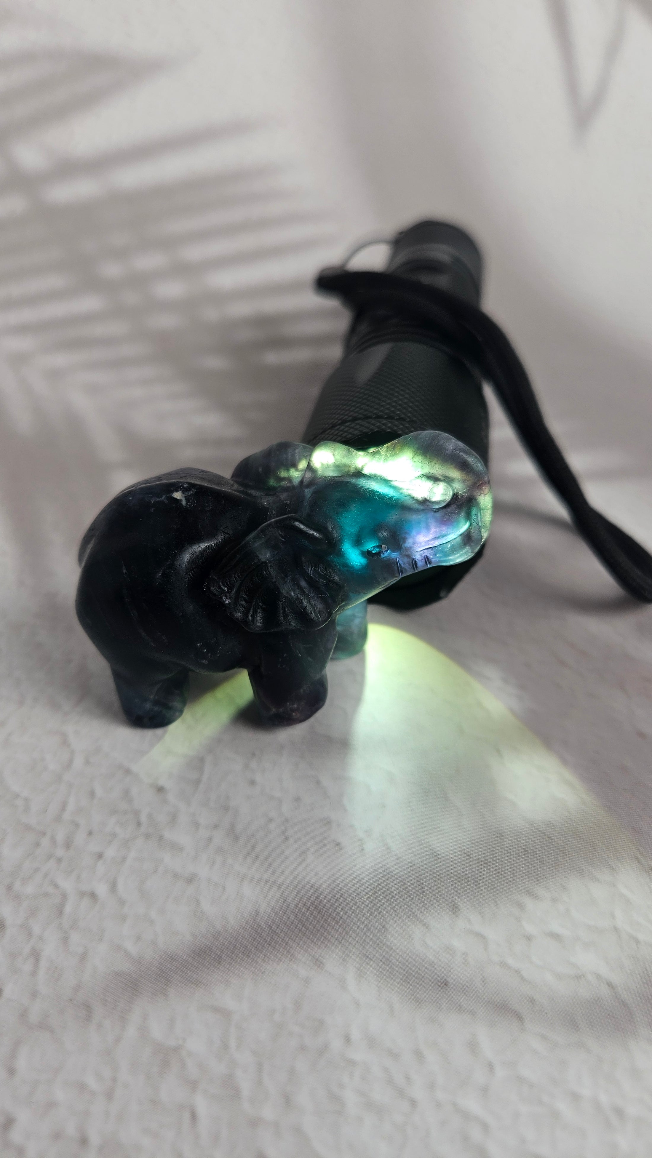 Fluorit Elefant in Grün/Lila/Blau (19flf)