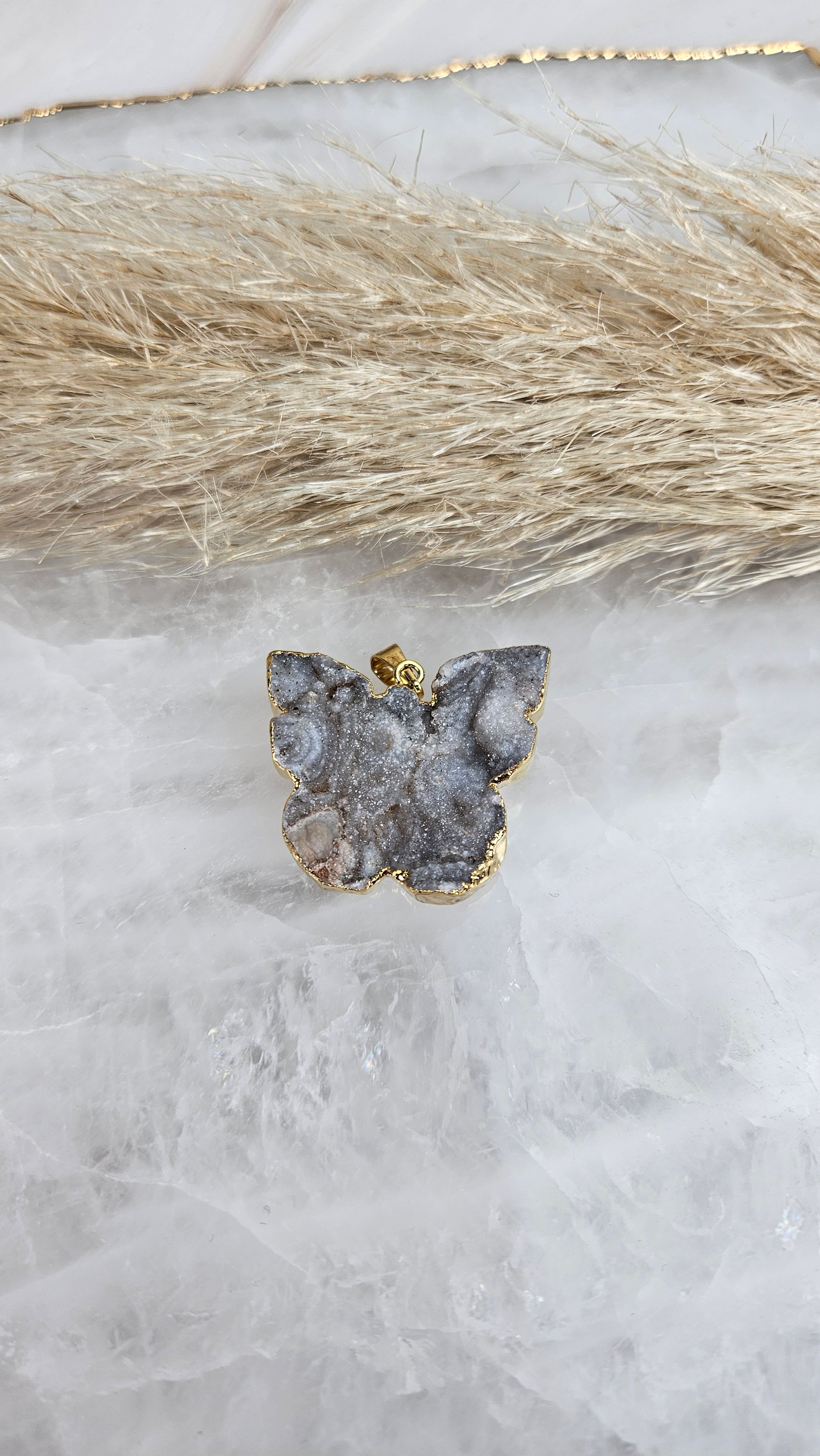 Chalcedon Schmetterling Kettenanhänger in Gold (18zu)