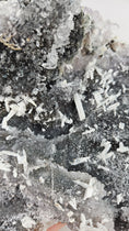 Bild in Galerie-Betrachter laden, Zeolith Cluster auf Stand (68lit)
