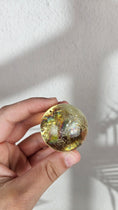 Bild in Galerie-Betrachter laden, Citrin Kugel mit Regenbögen (30cin)
