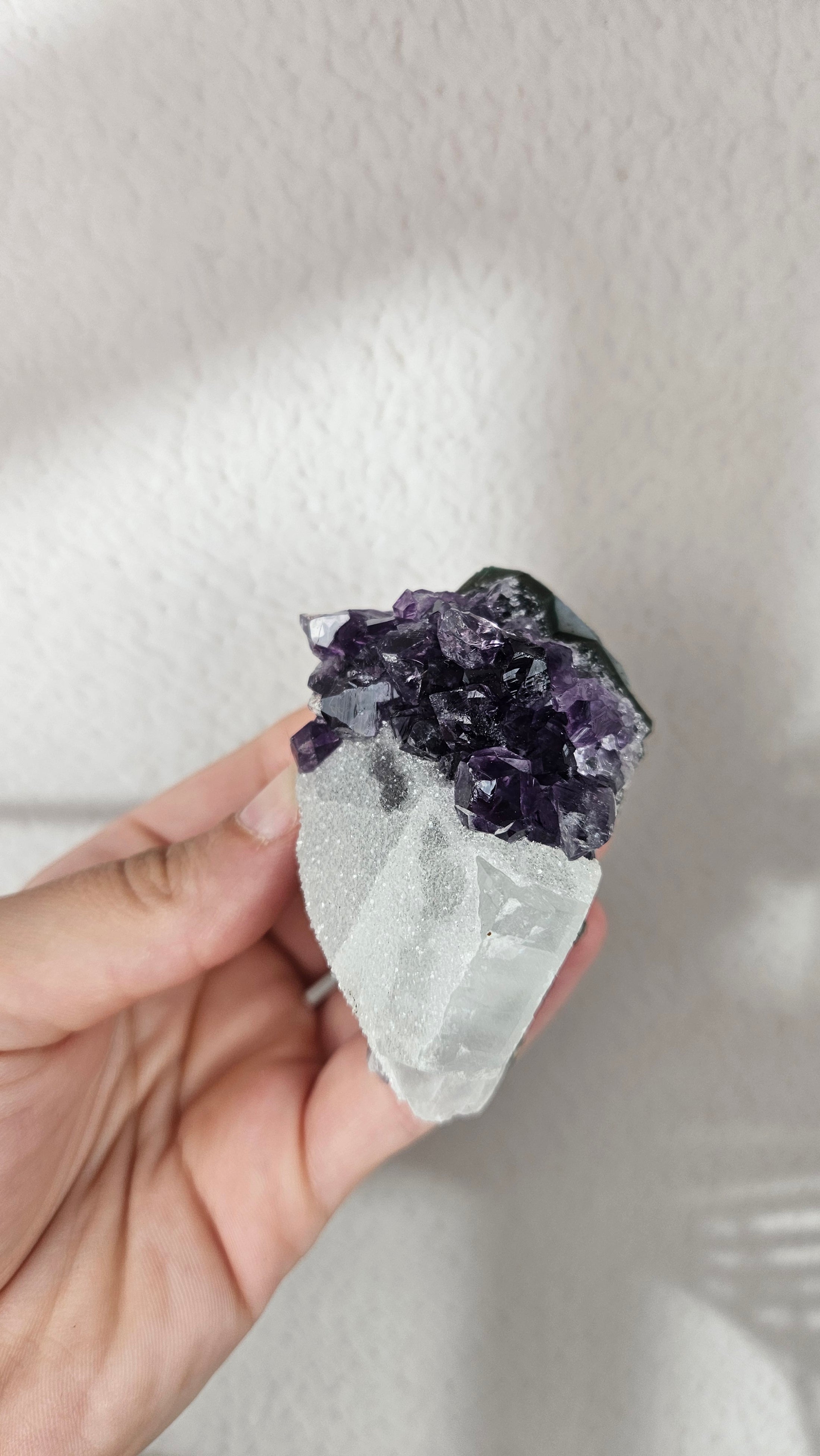 Amethyst Cluster mit Calcit aus Brasilien (44to)
