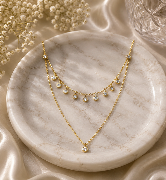 Vergoldete Doppelkette mit Zirkonen und Mini-Medaillons