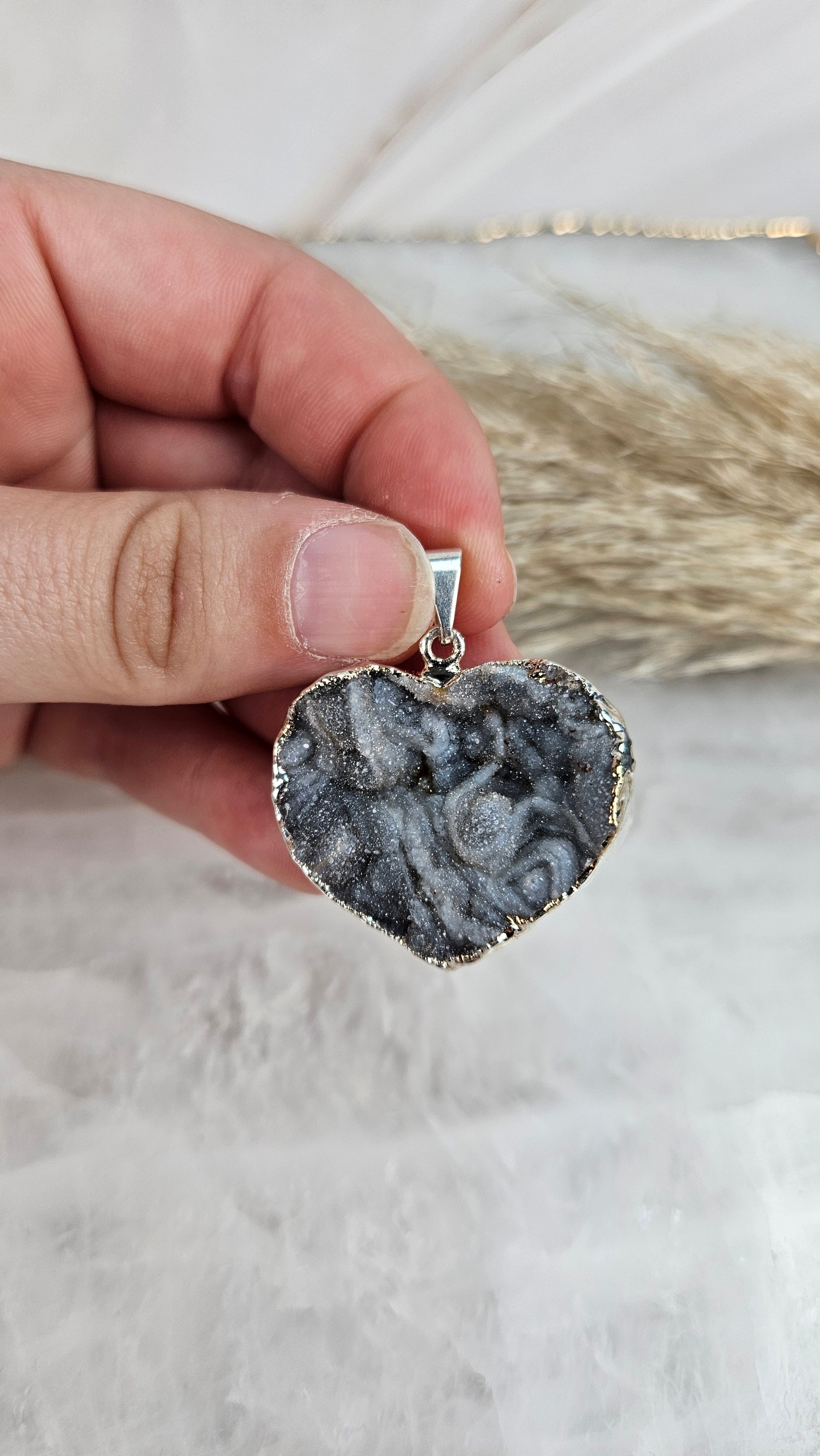 Chalcedon Herz Kettenanhänger in Silber (18hj)