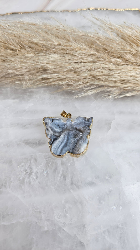 Chalcedon Schmetterling Kettenanhänger in Gold (18ff)