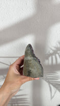 Bild in Galerie-Betrachter laden, Amethyst Cut Base aus Brasilien rötlich (48amo)
